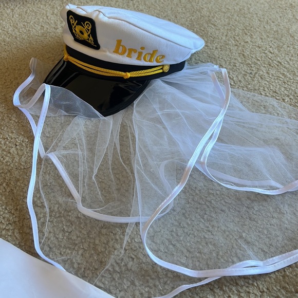 Bachelorette Veils - Picture 2 of 4